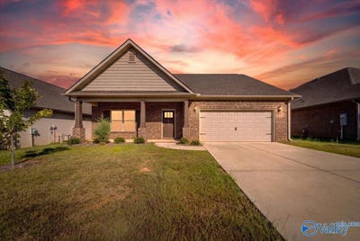 /international/us/137-pennington-avenue-huntsville-al-110110398782/