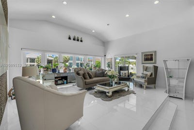 /international/us/3364-ne-167th-st-north-miami-beach-fl-110110146382/
