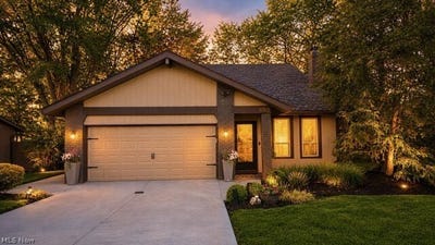 /international/us/17101-rabbit-run-drive-strongsville-oh-110107931447/