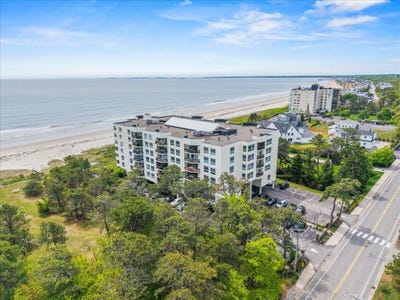 /international/us/215-e-grand-avenue-old-orchard-beach-me-110108414464/