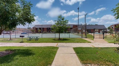 /international/us/904-university-oaks-drive-college-station-tx-110107226784/