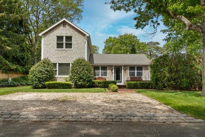 /international/us/35-vineyard-avenue-extension-oak-bluffs-ma-110099859426/