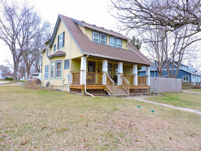 /international/us/516-riverside-dr-fort-atkinson-wi-110106473599/