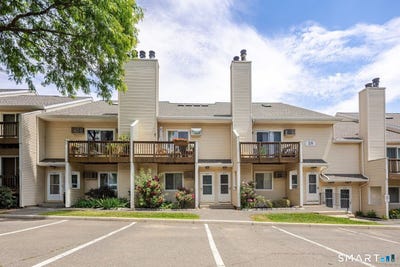 /international/us/8-rose-lane-danbury-ct-110108774913/