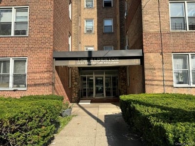 /international/us/74-45-yellowstone-boulevard-rego-park-ny-110119963925/