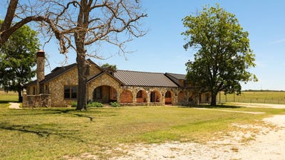 /international/us/240-peterson-farm-kerrville-tx-110099167030/