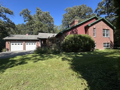 /international/us/9017-wildrose-lane-marengo-il-110120038434/