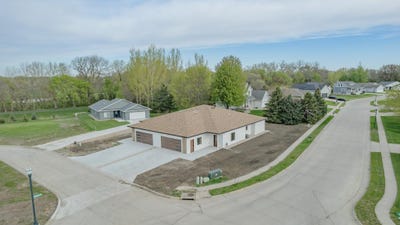 /international/us/3102-spruce-ct-spirit-lake-ia-110107801096/