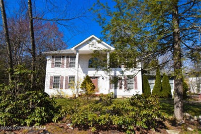 /international/us/2570-country-club-drive-tobyhanna-pa-110107285460/