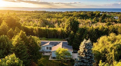 /international/us/425-knollcrest-charlevoix-mi-110108848238/