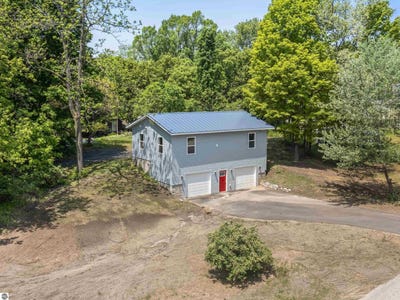 /international/us/7050-river-street-benzonia-mi-110100045332/