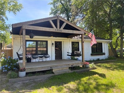 /international/us/1725-pike-street-suffolk-va-110108721972/