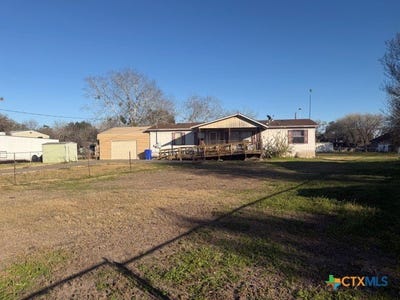 /international/us/811-cadwell-yoakum-tx-110105423270/