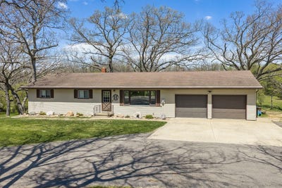 /international/us/e9010a-south-avenue-reedsburg-wi-110107923285/