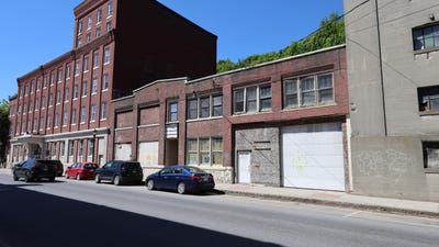 /international/us/82-water-street-augusta-me-110108475948/