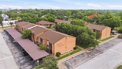 /international/us/611-s-ennis-street-bryan-tx-110107819601/