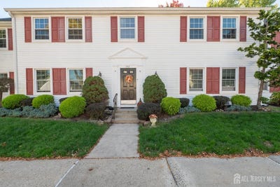 /international/us/242-marblehead-lane-monroe-nj-110120624878/