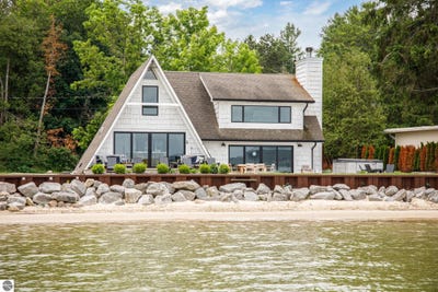 /international/us/379-s-shore-drive-suttons-bay-mi-110100871890/