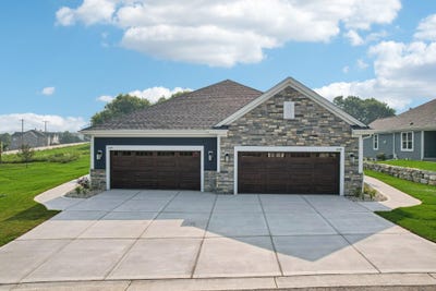 /international/us/2127-bluestem-dr-waukesha-wi-110107637430/