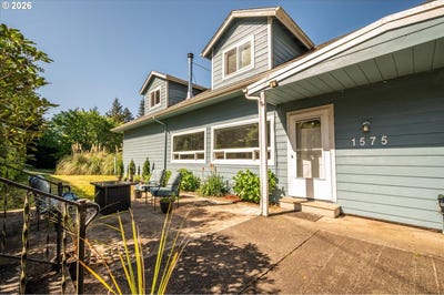 /international/us/1575-n-henry-st-coquille-or-110107687070/