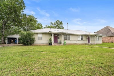 /international/us/512-north-college-street-weimar-tx-110108026784/