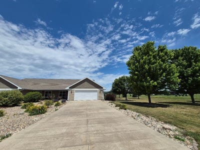 /international/us/206-violet-drive-yankton-sd-110108998839/