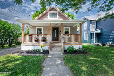 /international/us/10-3rd-street-south-glens-falls-ny-110100851408/