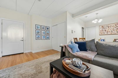 /international/us/995-massachusetts-ave-arlington-ma-110108337227/