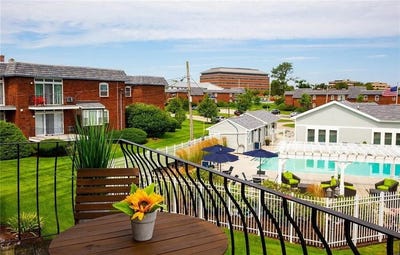 /international/us/3-admiralty-drive-middletown-ri-110105077357/