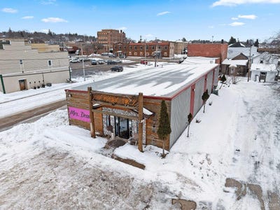 /international/us/101-w-hughitt-street-iron-mountain-mi-110105781502/