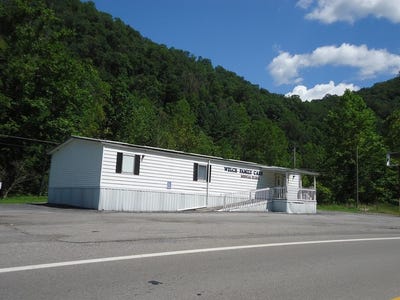 /international/us/922-virginia-avenue-welch-wv-110104444316/