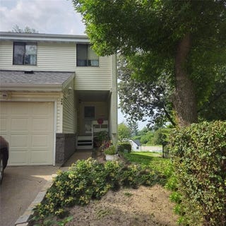 /international/us/51-29th-ave-sw-cedar-rapids-ia-110101433189/