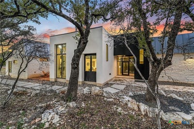 /international/us/321-tulley-court-wimberley-tx-110106312449/