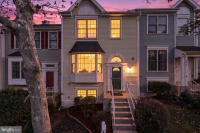 /international/us/6914-compton-lane-centreville-va-110120726929/