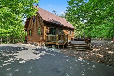 /international/us/15163-winding-creek-drive-bear-lake-mi-110108471738/