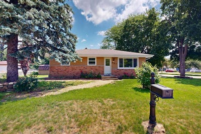 /international/us/923-gail-place-fort-atkinson-wi-110109059383/
