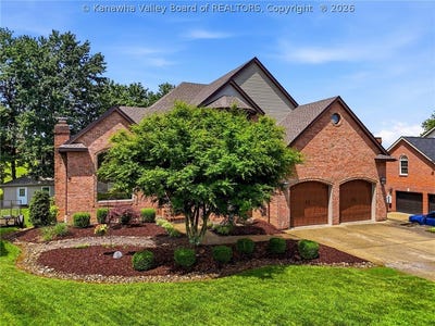 /international/us/39-cedar-drive-hurricane-wv-110108381927/