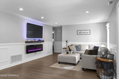 /international/us/701-zlotkin-circle-freehold-nj-110119743869/