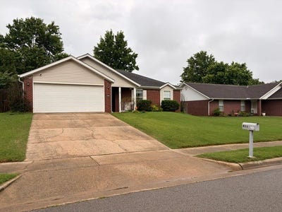 /international/us/833-s-eastview-drive-fayetteville-ar-110108888992/