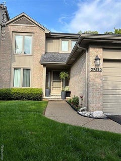 /international/us/29640-vista-court-farmington-hills-mi-110107340539/