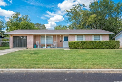 /international/us/309-maple-dr-schertz-tx-110120423053/