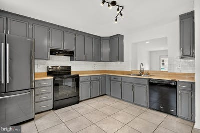 /international/us/8490-saddle-court-manassas-va-110119661933/