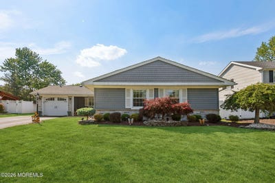 /international/us/210-deerfield-lane-aberdeen-nj-110108300561/