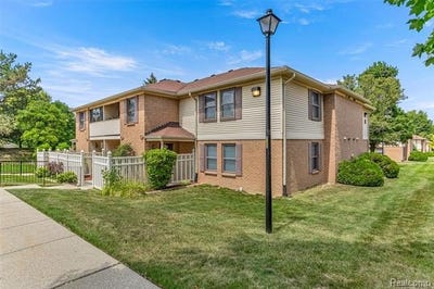 /international/us/19623-northridge-drive-northville-mi-110101190948/