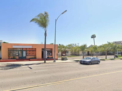 /international/us/1025-29-e-valley-pkwy-escondido-ca-110105357878/