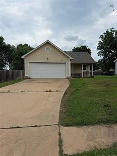 /international/us/323-w-cypress-street-coweta-ok-110108393440/