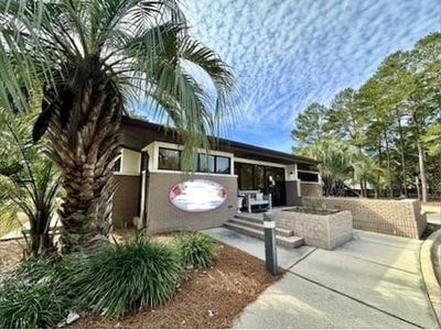 /international/us/2201-n-partin-drive-niceville-fl-110105884946/