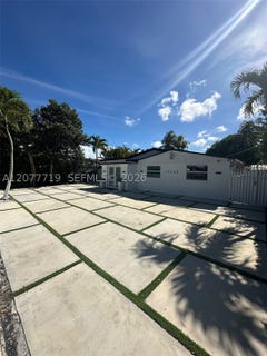 /international/us/17650-ne-19th-ave-north-miami-beach-fl-110119707387/