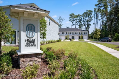 /international/us/514-holly-lakes-drive-orange-park-fl-110109881155/