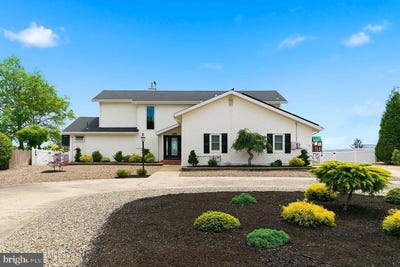 /international/us/180-country-club-boulevard-tuckerton-nj-110108494057/